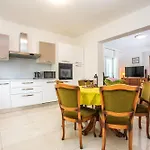 Knez וילה Gata