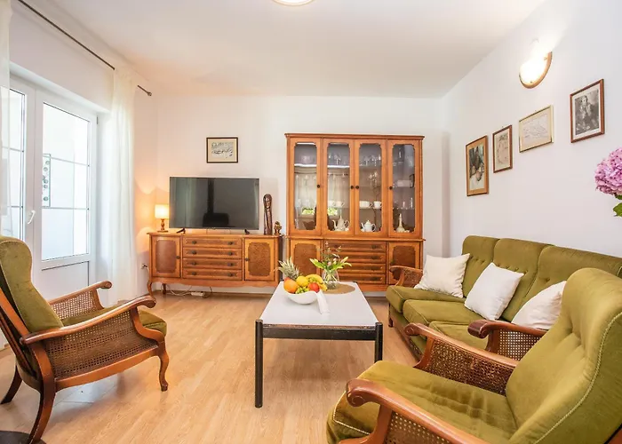 Knez Villa Gata